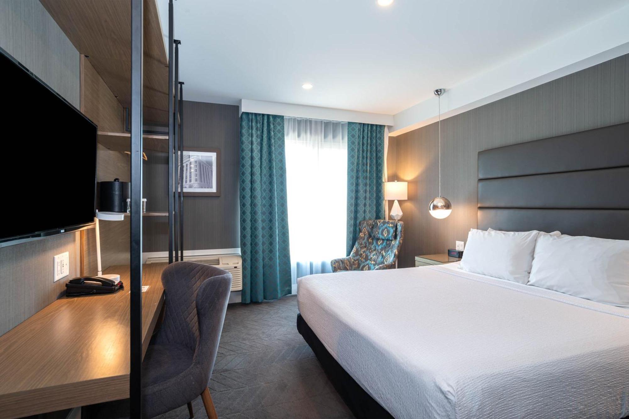 Sandman Signature Calgary Airport Hotel Exterior photo
