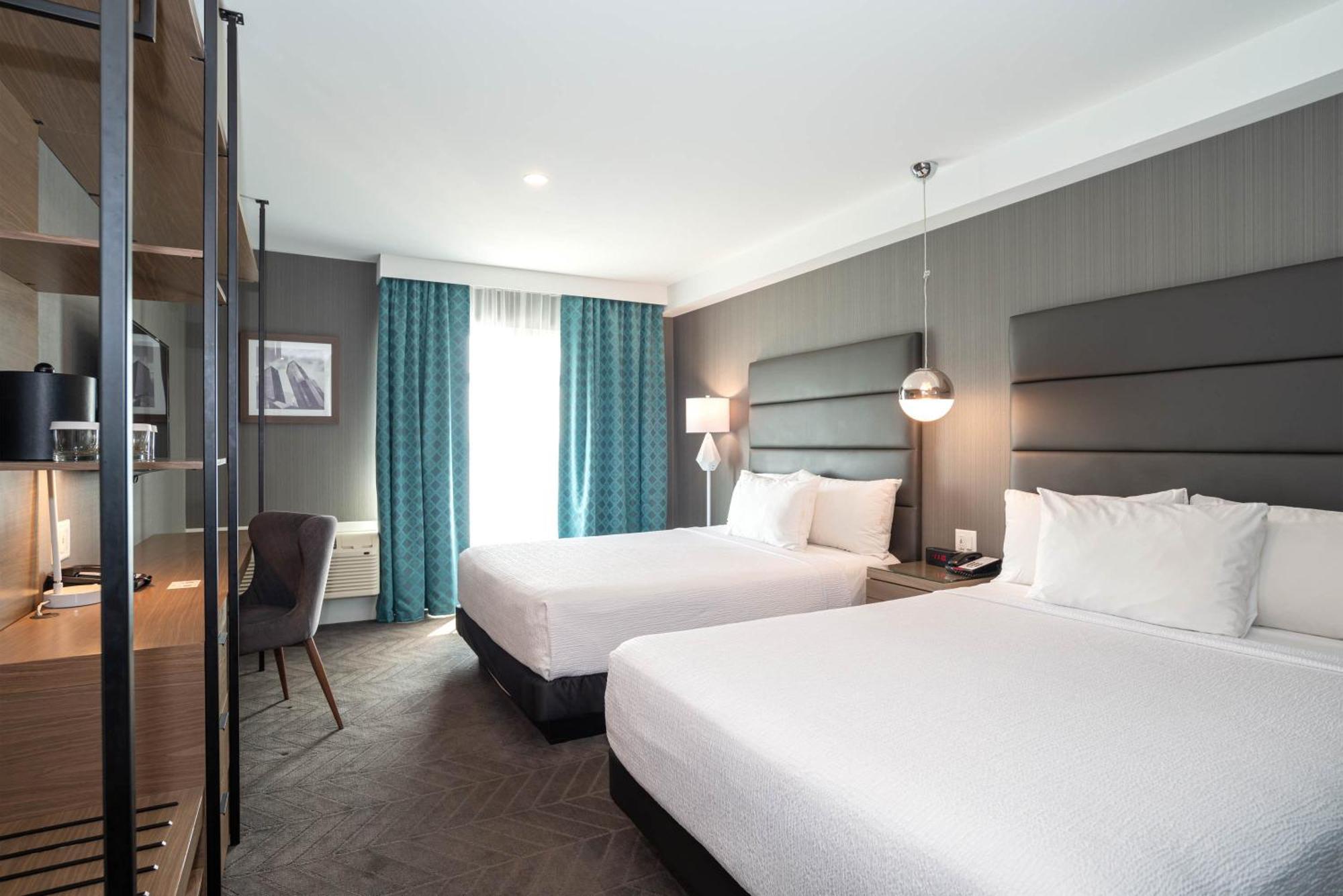 Sandman Signature Calgary Airport Hotel Exterior photo